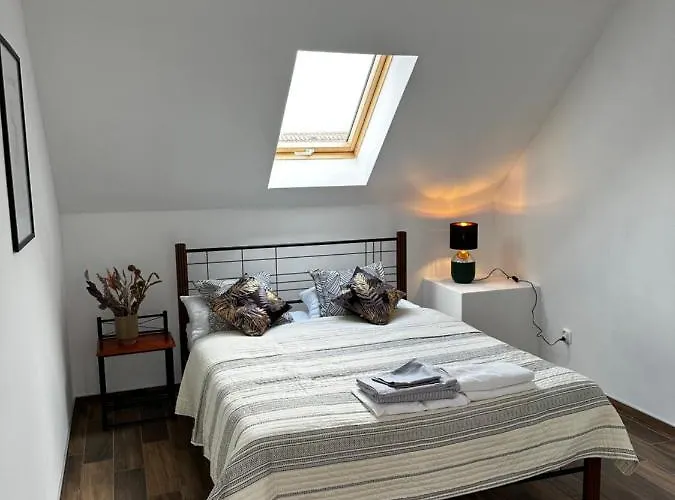 Loft Elsnera3 아파트 옐레니아구라